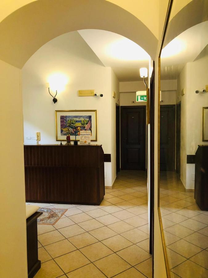 Santa Lucia Hotel Capo dʼOrlando Buitenkant foto